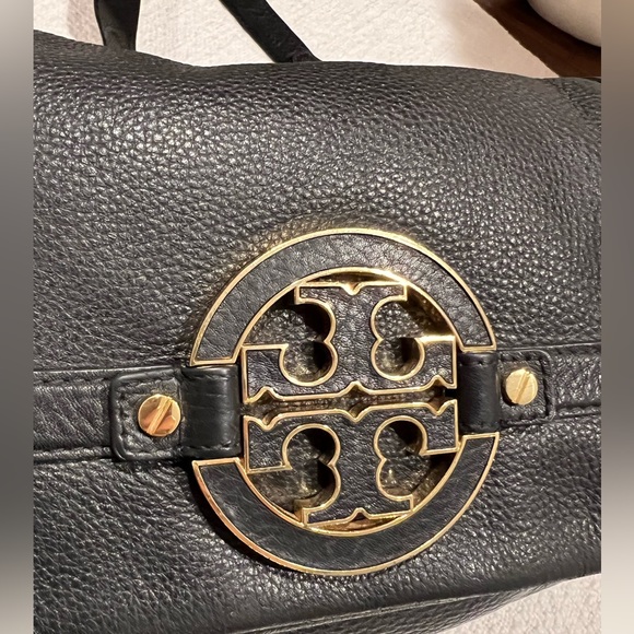 Beautiful Tory Burch Amanda Fold-Over Messenger Bag in large size - Picture 3 of 14